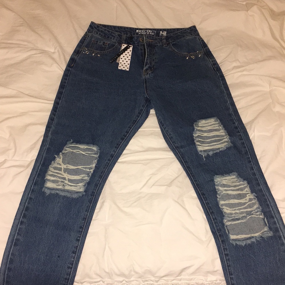 Noisy May Ripped Mom Jeans with Piercing Detail